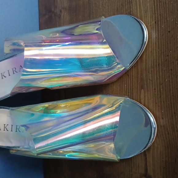 Akira iridescent  wedges - Picture 2 of 12